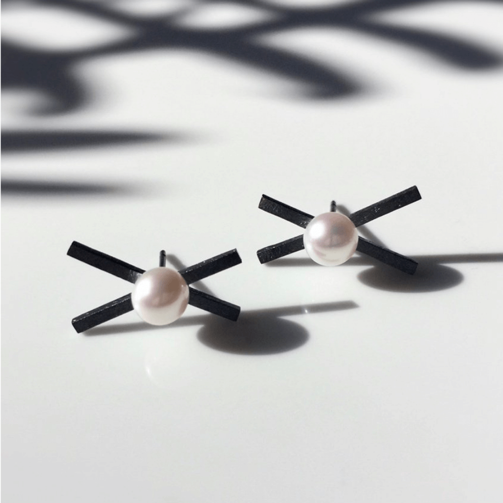 X SHAPE Earrings with Pearls