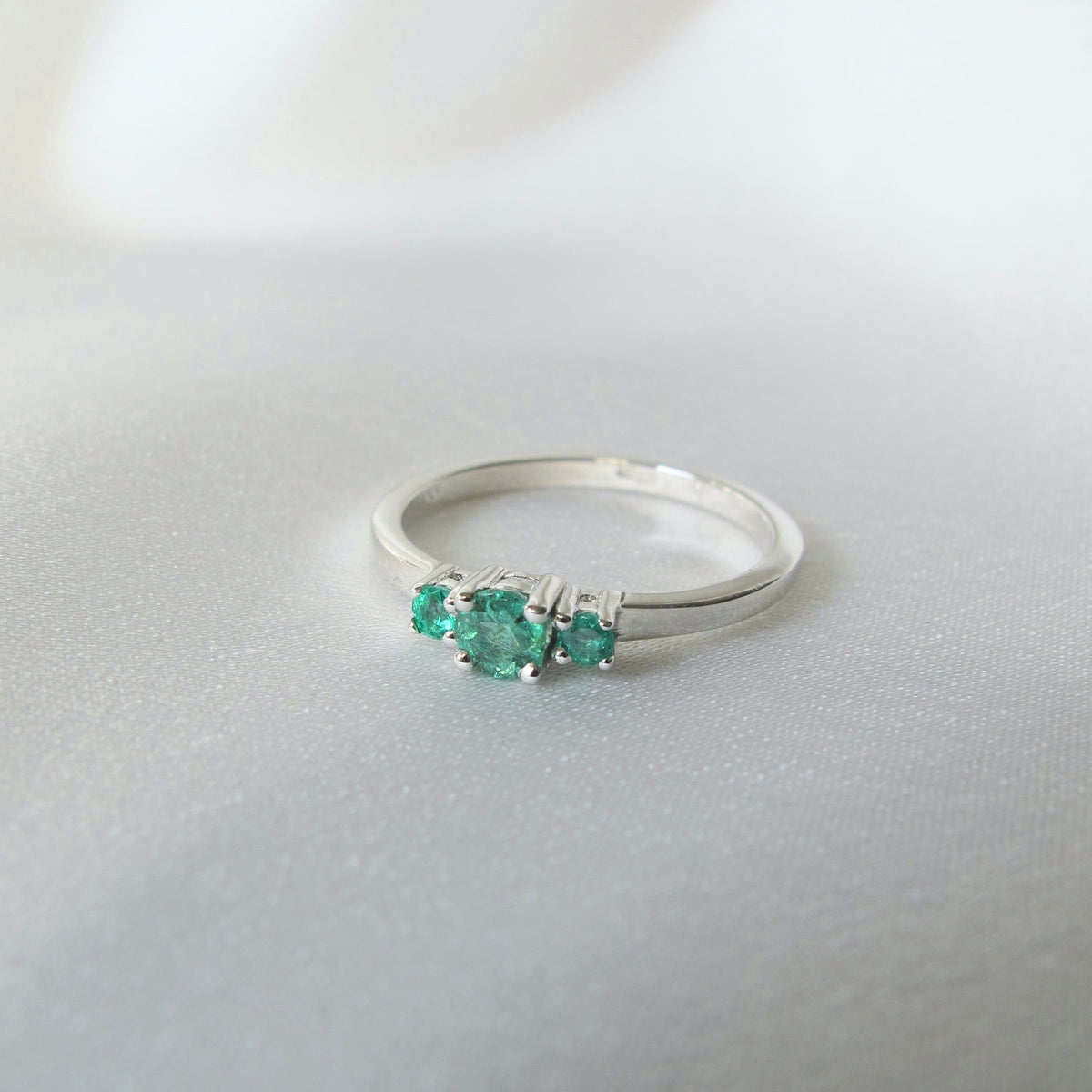 LAURA Emerald Silver Ring